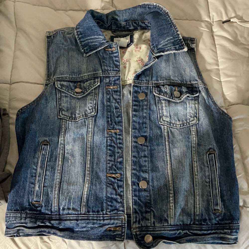 Medium Vest Jean Jacket
